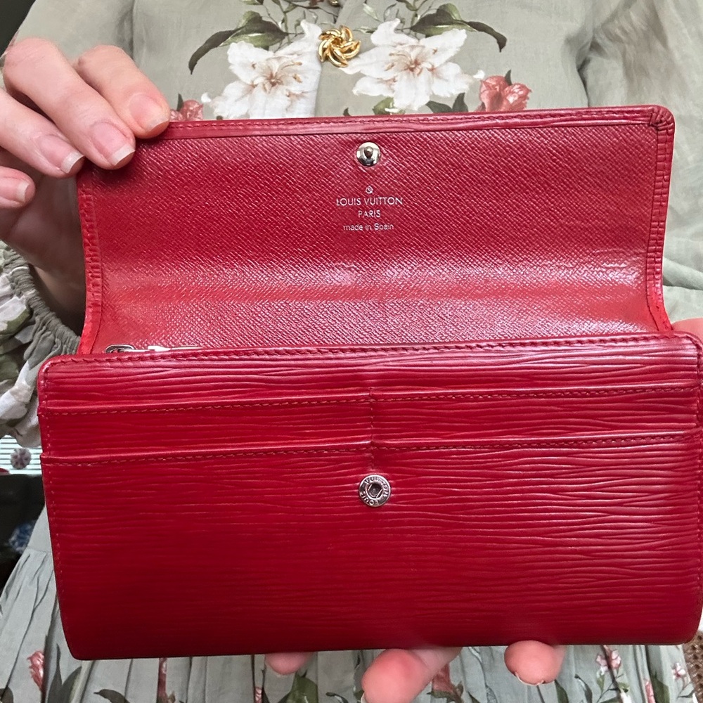 Louis Vuitton Sarah Long Wallet – Red Epi Leather | Refurbished & Authentic - Picture 4 of 11